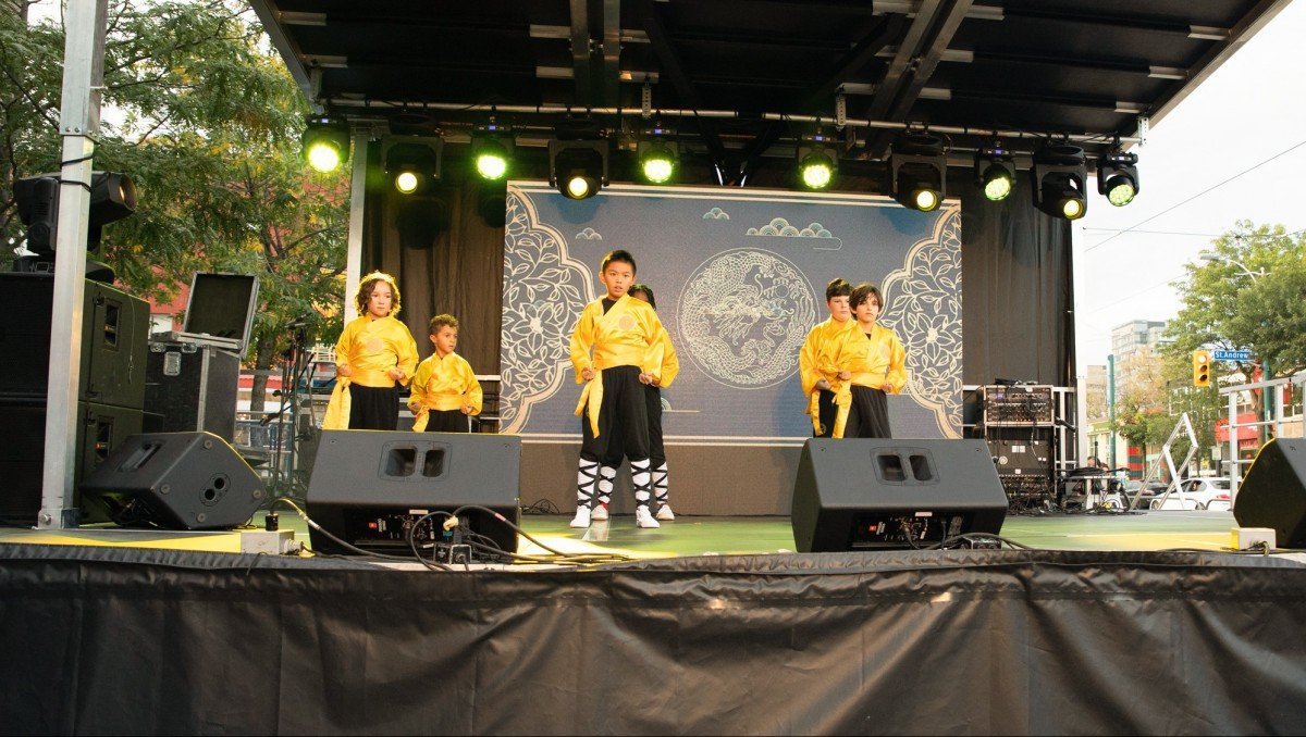 /assets/image/STQI-Shaolin-Martial-Arts-Kung-Fu-Tai-Chi-Qigong-Chinatown-Festival-020-162-Bmws.jpg