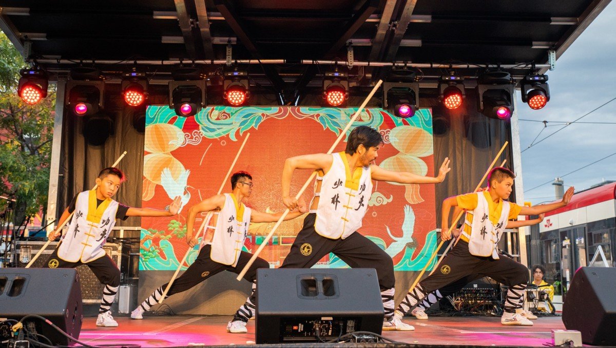 /assets/image/STQI-Shaolin-Martial-Arts-Kung-Fu-Tai-Chi-Qigong-Chinatown-Festival-101-162-y4NK.jpg